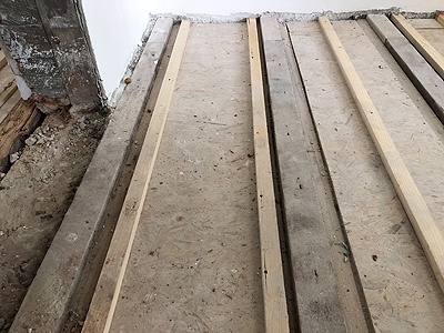 Holzbalkendecke mit Janßen-Fußbodenheizung
